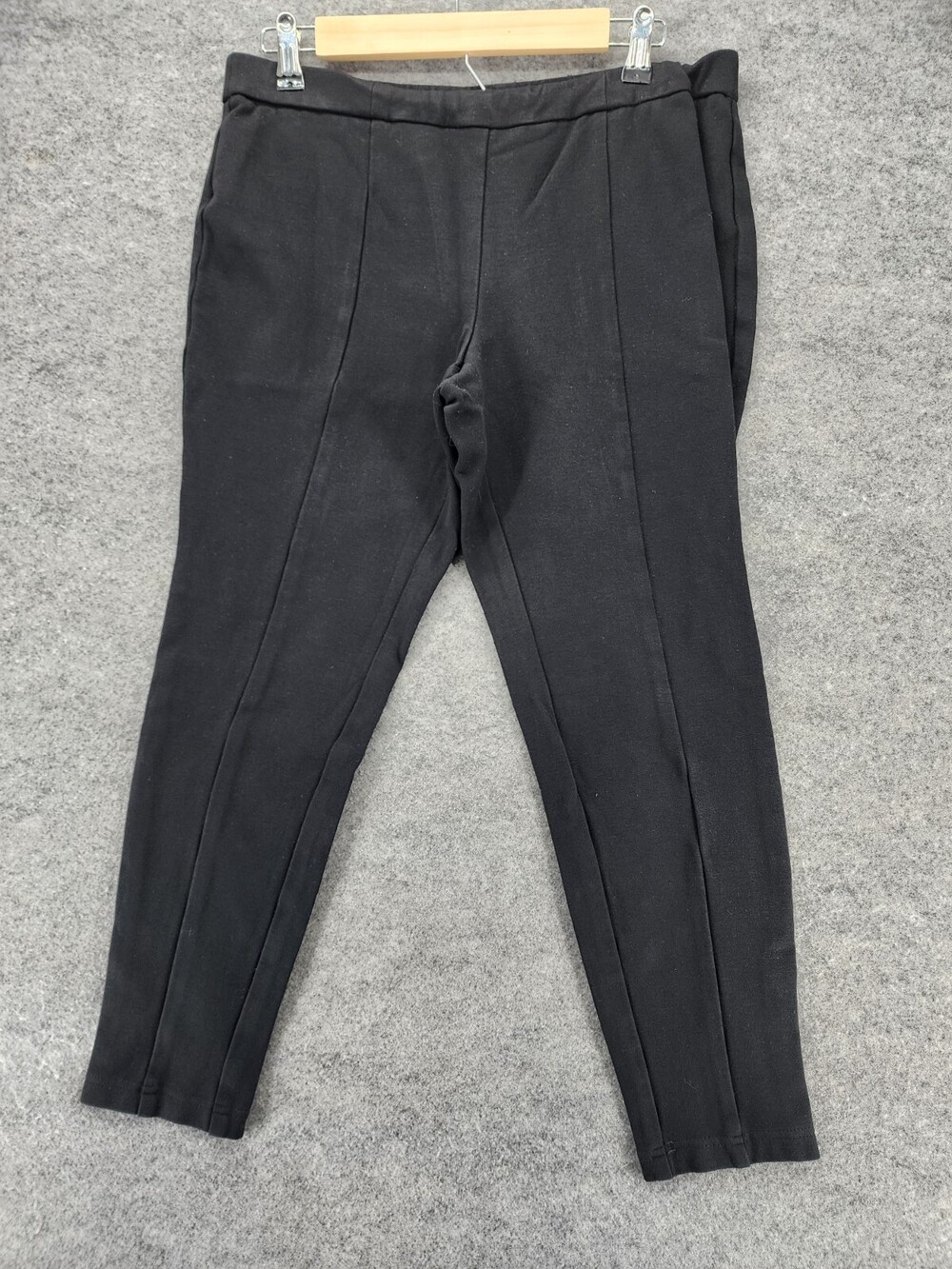 Chicos Pants Womens 2 US Large Pull On Black Tapered